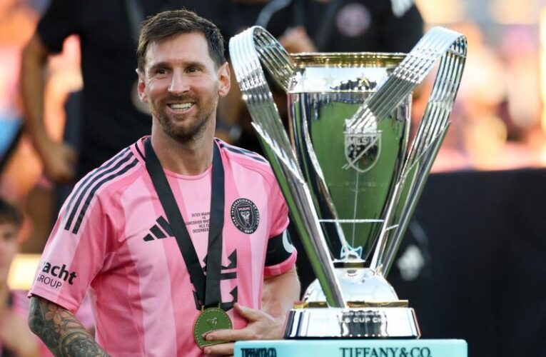 Messi llevó el trofeo de la MLS a la policía